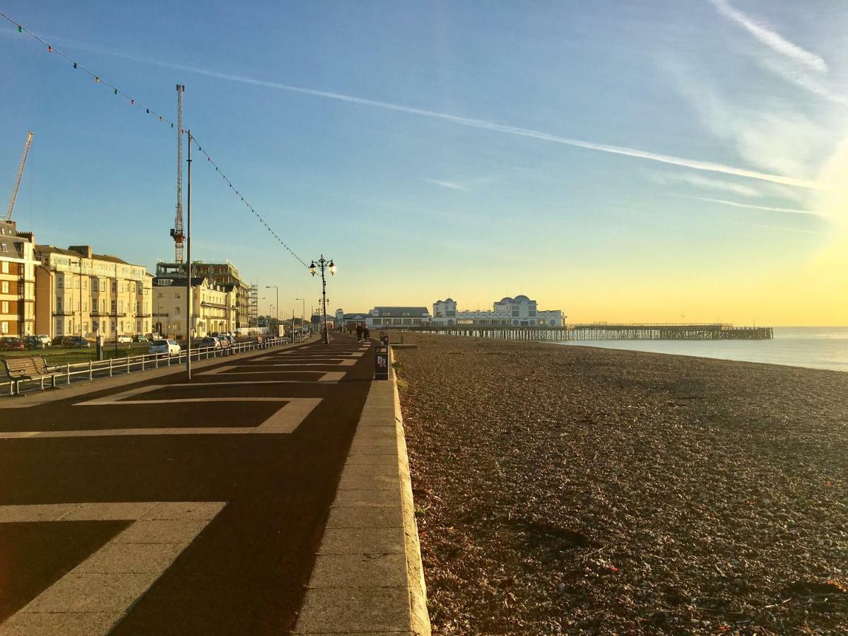 See The Sea Southsea Luaran gambar